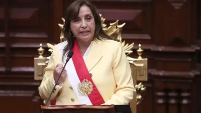 بيرو، البرلمان يصوت الخميس على اقتراح بعزل رئيسة البلاد