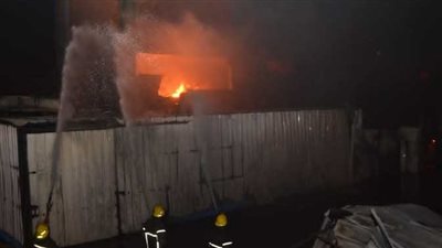 الثاني خلال 24 ساعة، السيطرة على حريق مصنع الفوم بالقليوبية، والنيران امتدت إلى مصنعين مجاورين