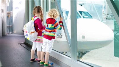 إجراءات سفر الأطفال بدون مرافق على متن الطائرة 