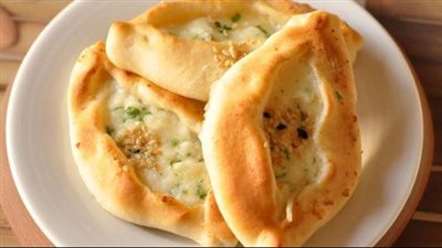 طريقة عمل معجنات بالجبنة والبيض على السحور (فيديو)