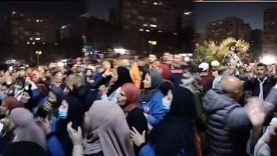 جماهير الزمالك تستقبل المستشار بالطبل البلدي أمام منزله 