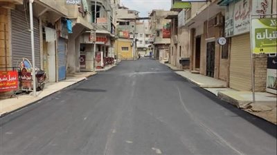استكمال أعمال الرصف في شوارع منطقة البندر بدمياط 
