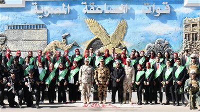 قوات الصاعقة تستقبل عددا من طلبة الجامعات وتكرم مجموعة من أسر الشهداء