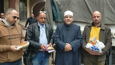 الأوقاف تواصل توزيع صكوك الإطعام على القرى الأكثر احتياجًا بالبحيرة (صور)