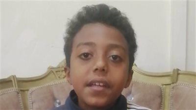 زين العابدين حسن طفل يشدو في حب رسول الله بمحافظة الأقصر (فيديو)