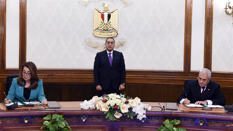 جانب من توقيع الاتفاق