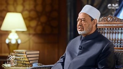 شيخ الأزهر يحسم الجدل حول حكم ضرب الزوجة.. الإمام الطيب يوضح صفات الزوجة “الناشز”.. ويؤكد: يتصف الزوج بالنشوز أيضًا في هذه الحالات (فيديو)