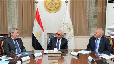 التعليم: تدريس الإيطالية بداية من الصف الأول الإعدادي مطلع 2024