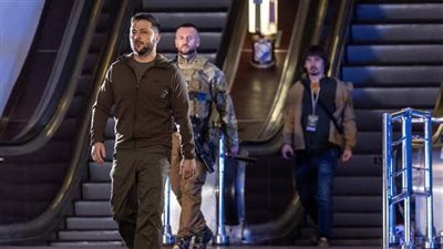 إنقاذ زيلينسكي من التسمم بقطعة شيكولاتة.. قصة الأزمة بين حرس رئيس أوكرانيا وإعلامي