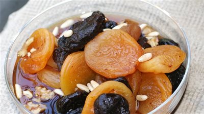 أفضل طريقة لتحضير القراصيا والمشمشية خلال رمضان (فيديو)