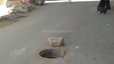 سرقة أغطية 25 بالوعة صرف من شوارع إهناسيا ببني سويف (صور)