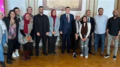 رئيس جامعة عين شمس يلتقي فريق عمل مركز التوظيف لعرض نتائج ملتقى التوظيفي السنوي