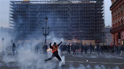 إغلاق مسار القطارات في باريس والداخلية تنشر 13 ألف شرطي