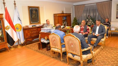 محافظ أسيوط يوجه بتنظيم لقاءات توعوية للمواطنين بالتخلص السليم من المخلفات