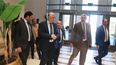 وزير الزراعة يتفقد سير العمل والعاملين بمقر الوزارة في العاصمة الإدارية الجديدة