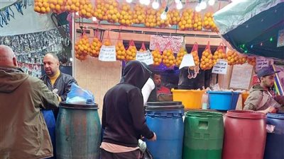 الخروب والتمر والسوبيا فاكهة للصائمين على مائدة الإفطار في الإسكندرية 