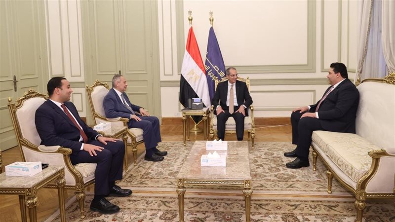 وزير الاتصالات خلال