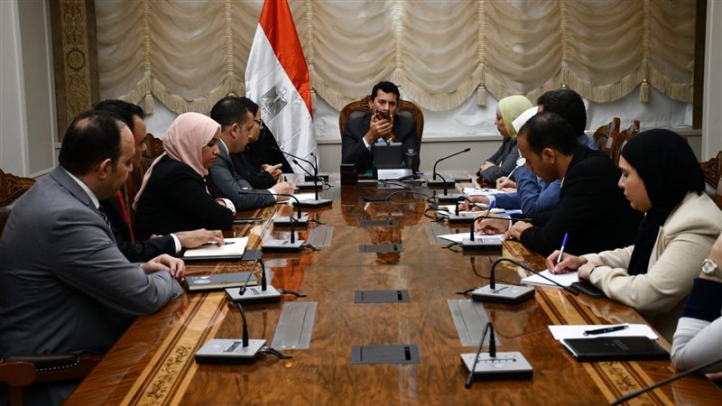 وزير الرياضة يتابع