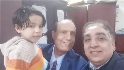 الأسرة المسيحية تتسلم الطفل شنودة تنفيذا لقرار النيابة (صور)