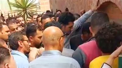 تشييع جنازة خمسيني توفى أثناء صلاة التراويح بالغربية (صور) 