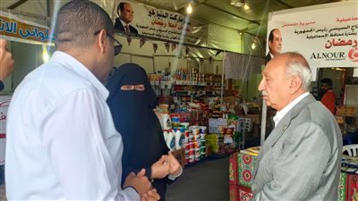 رئيس تجارية الإسماعيلية في جولة مفاجئة بمعرض أهلا رمضان (صور)