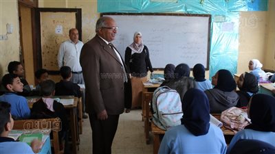 ثواب وعقاب، إحالة إدارة مدرسة للتحقيق وتكريم مدير أخرى ببني سويف