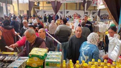 استمرار إقبال المواطنين على معارض أهلا رمضان بالبحيرة (صور)