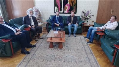 نقيب الأطباء يهنئ خالد البلشي بفوزه بمقعد نقيب الصحفيين