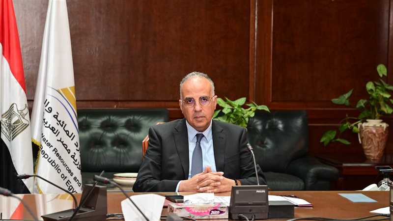 وزير الري يتابع مشروعات