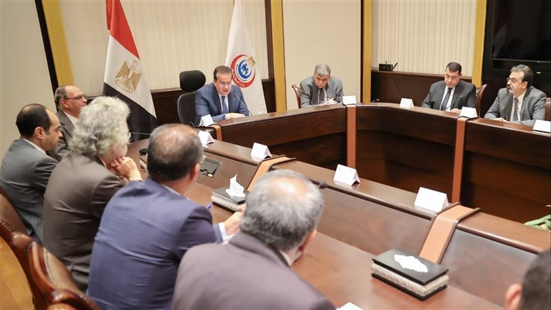 اجتماع وزير الصحة،فيتو