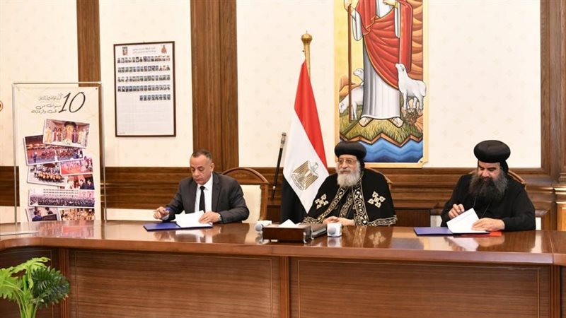 توقيع عقود إنشاء
