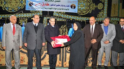 في أمسية رمضانية، محافظ الغربية يكرم 30 من أمهات الشهداء والأمهات المثاليات (صور)