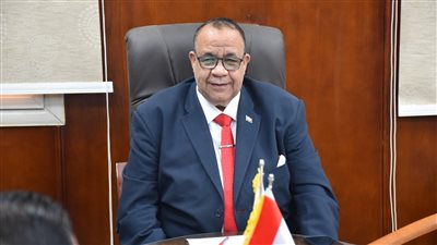 مجلس جامعة الأقصر يقبل الإهداءات من الكتب والإصدارات العلمية لتوزيعها على الكليات