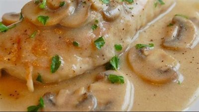 طريقة عمل دجاج بالمشروم والجبن (فيديو)