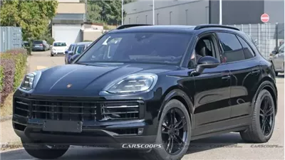 بورش تكشف التصميم الداخلي لسيارة كايين كروس أوفر المحسنة 