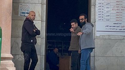 وصول جثمان والدة محمد عز لمسجد صلاح الدين بالمنيل (فيديو وصور)