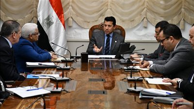 وزير الشباب والرياضة يلتقي رئيس هيئة التأمينات الاجتماعية بسبب عقود اللاعبين
