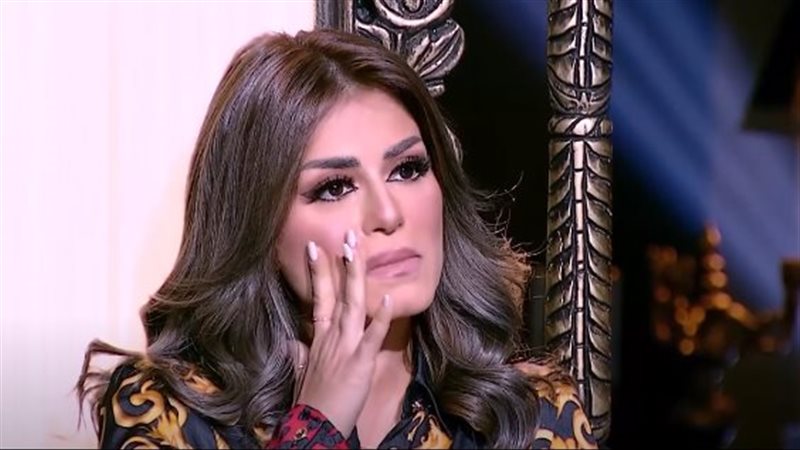 بكاء الفنانة منة