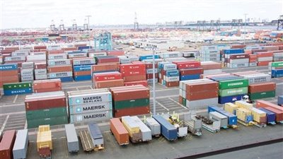 هل عادت أزمة تكدس البضائع من جديد، سلع غذائية وأدوية ولبن أطفال وسيارات ومستلزمات إنتاج أبرزها