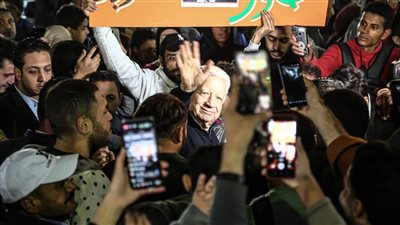 استقبال حافل من أعضاء الزمالك لعودة مرتضى منصور إلى النادي ( صور)