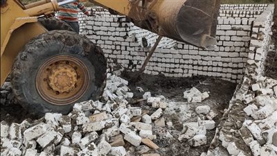 الأجهزة التنفيذية بالإسماعيلية تنجح في التصدي لحالتي تعد بالبناء (صور) 