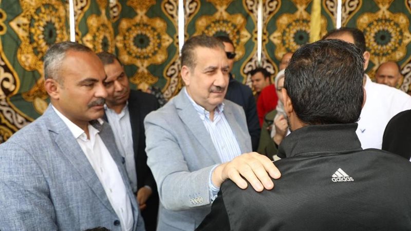 محافظ المنوفية مع