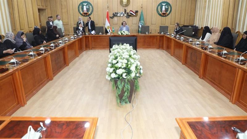 محافظ المنوفية مع