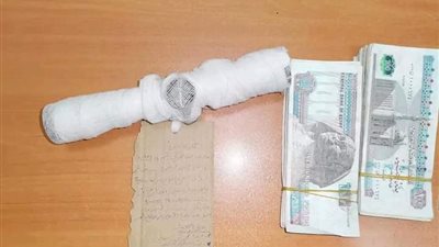 جمارك مطار سوهاج تحبط محاولة تهريب منظار تلسكوب وكمية من النقد المصري