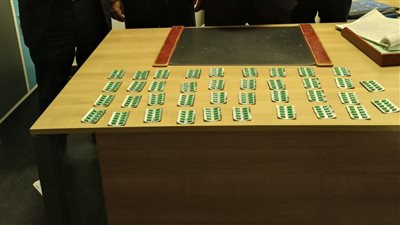 ضبط ماريجوانا وأقراص مخدرة بحوزة راكب بمطار القاهرة