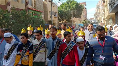 حفظة القرآن يجوبون شوارع أبو رقبة ويزورون قبر محمود العربي بالمنوفية (فيديو وصور)