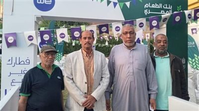 مدير الشباب والرياضة بالأقصر يتابع مائدة بنك الطعام المصري بنادي المدينة 