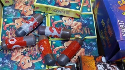 ضبط شخص بحوزته 10 آلاف قطعة ألعاب نارية قبل ترويجها في طنطا (صور)