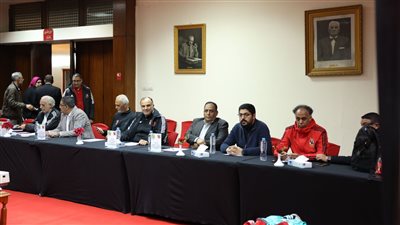 دوري أبطال إفريقيا، الأهلي يرتدي زيه التقليدي أمام الهلال السوداني