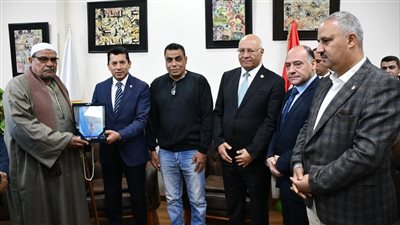 وزير الرياضة يكرم أسرة الشهيد سليمان علي سليمان ويطلق اسمه على مركز شباب بالقليوبية